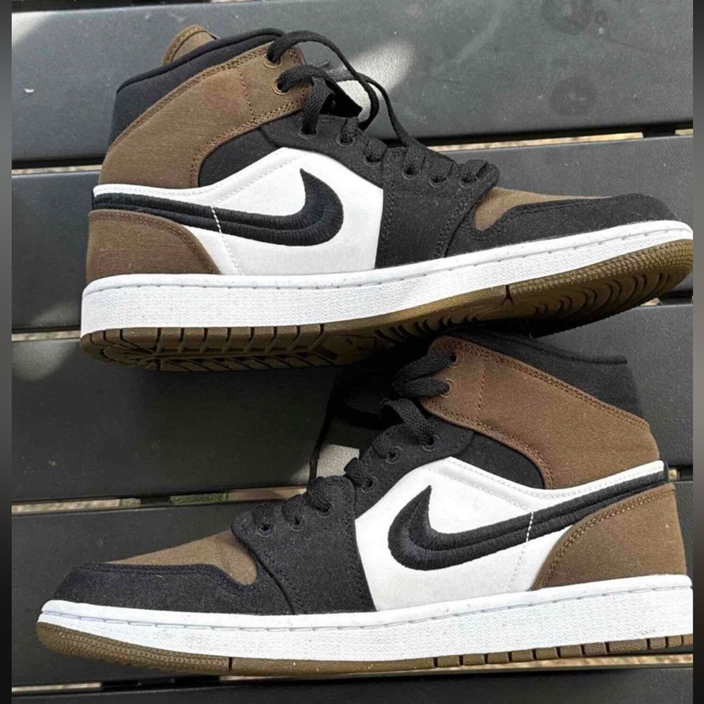 Women’s Air Jordan 1 Mid Olive Toe sz 10